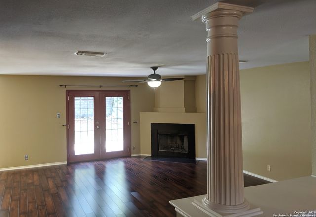 8518 Park Olympia, Universal City, TX 78148