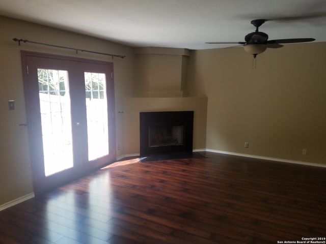 8518 Park Olympia, Universal City, TX 78148