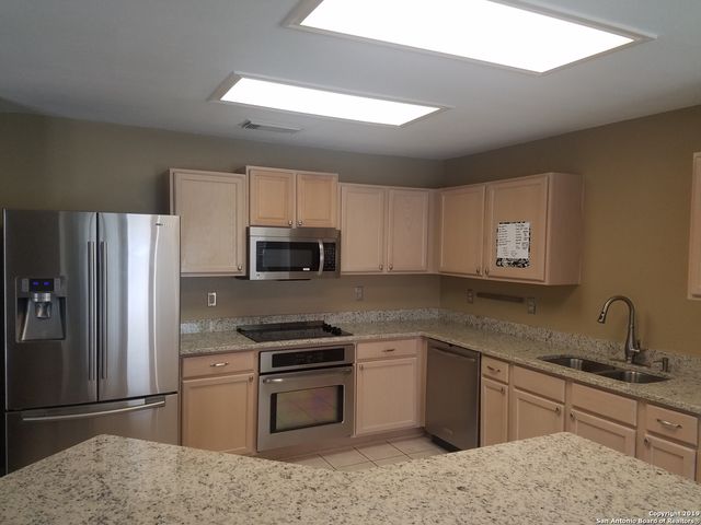 8518 Park Olympia, Universal City, TX 78148