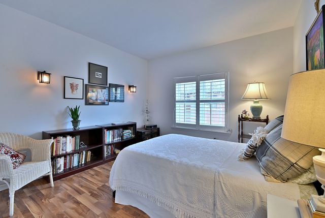 210 N Addison Avenue 301, Elmhurst, IL 60126