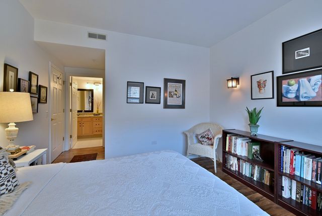 210 N Addison Avenue 301, Elmhurst, IL 60126