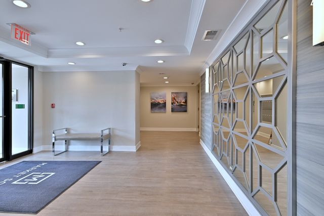 210 N Addison Avenue 301, Elmhurst, IL 60126