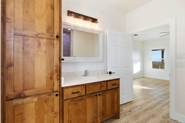 1909 Bear Springs, Pipe Creek, TX 78063