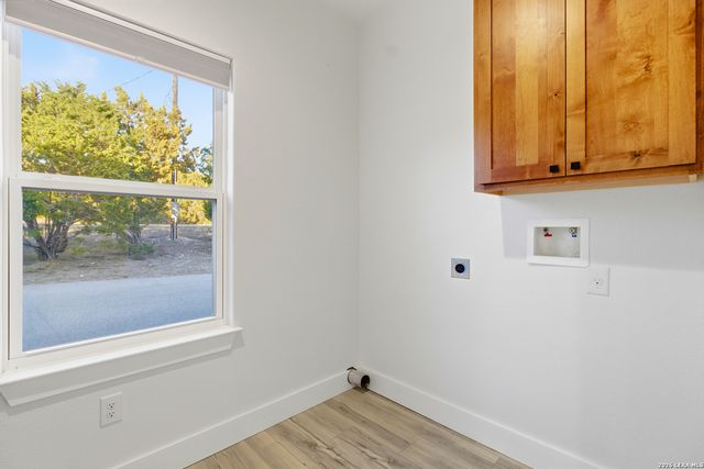 1909 Bear Springs, Pipe Creek, TX 78063