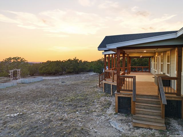 1909 Bear Springs, Pipe Creek, TX 78063