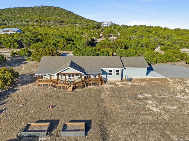 1909 Bear Springs, Pipe Creek, TX 78063