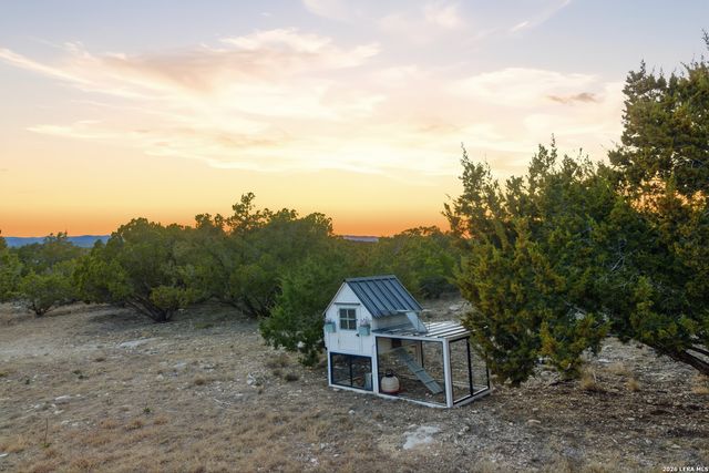 1909 Bear Springs, Pipe Creek, TX 78063