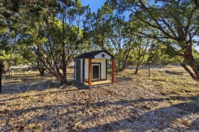 1909 Bear Springs, Pipe Creek, TX 78063