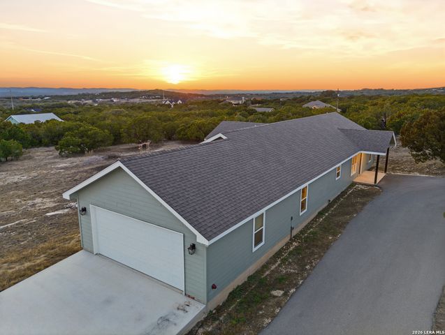 1909 Bear Springs, Pipe Creek, TX 78063