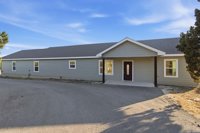 1909 Bear Springs, Pipe Creek, TX 78063