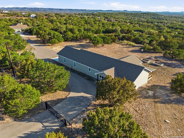 1909 Bear Springs, Pipe Creek, TX 78063