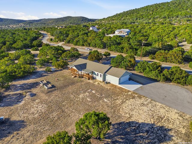 1909 Bear Springs, Pipe Creek, TX 78063