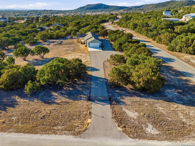 1909 Bear Springs, Pipe Creek, TX 78063