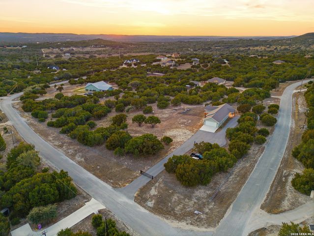 1909 Bear Springs, Pipe Creek, TX 78063
