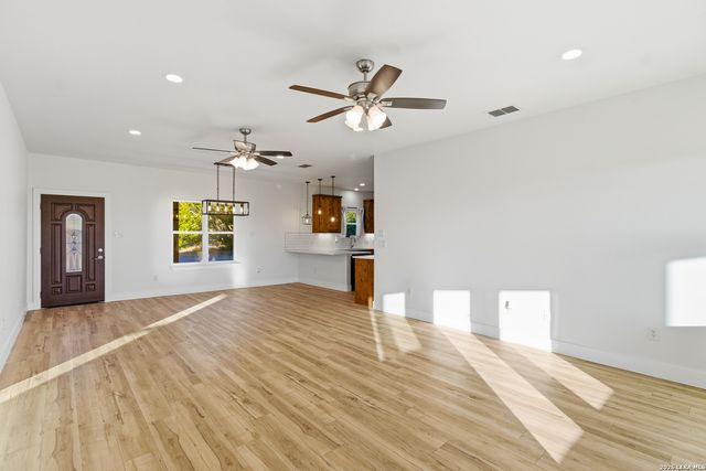 1909 Bear Springs, Pipe Creek, TX 78063