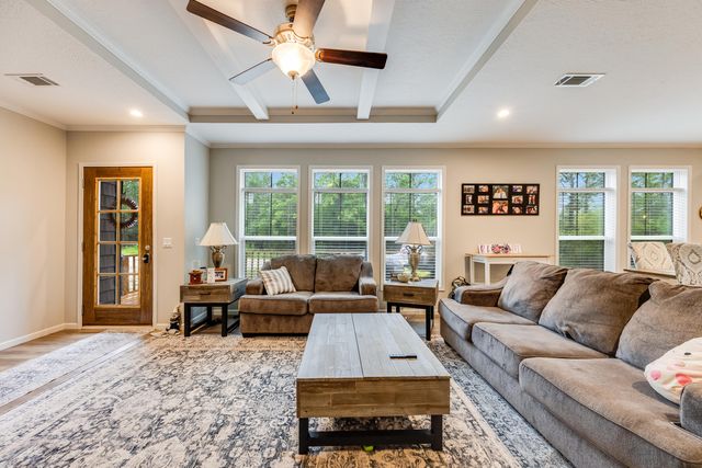 120 W Clover Lane, Defuniak Springs, FL 32433