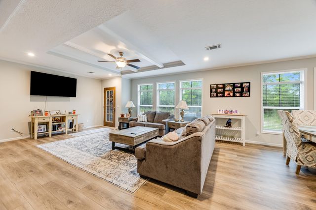 120 W Clover Lane, Defuniak Springs, FL 32433