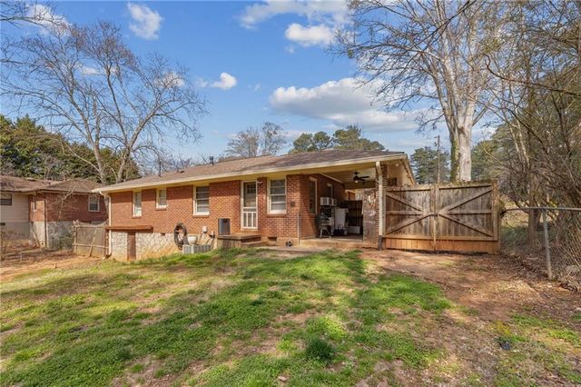 2049 Shady Lane, Tucker, GA 30084