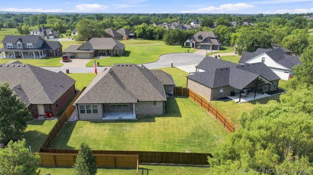 8457 Spring Creek Court, Claremore, OK 74019