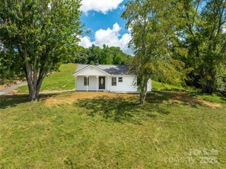 124 Palmer Ford Road, Weaverville, NC 28787