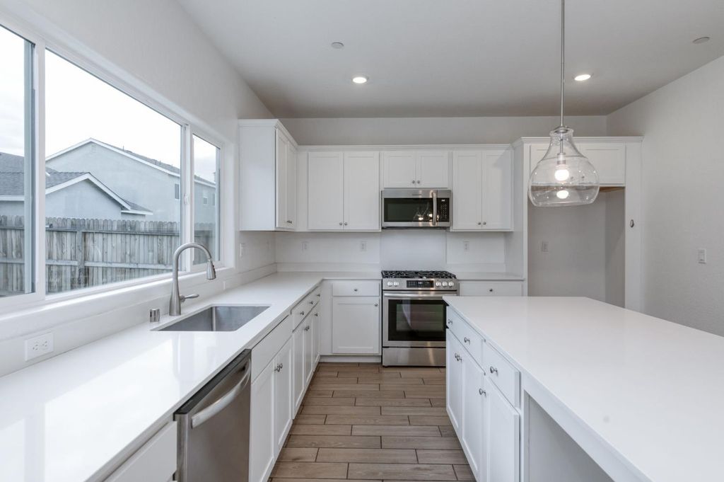 Image 14 of property listing at 7181 E Cornell, Fresno, CA 93737