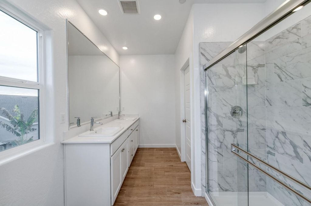 Image 30 of property listing at 7181 E Cornell, Fresno, CA 93737