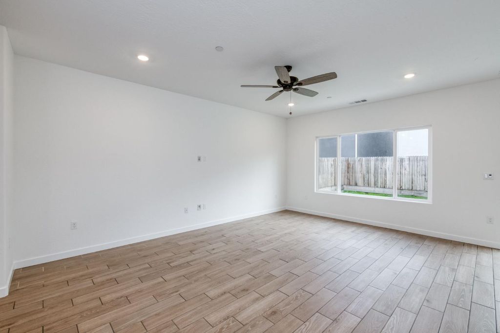 Image 6 of property listing at 7181 E Cornell, Fresno, CA 93737