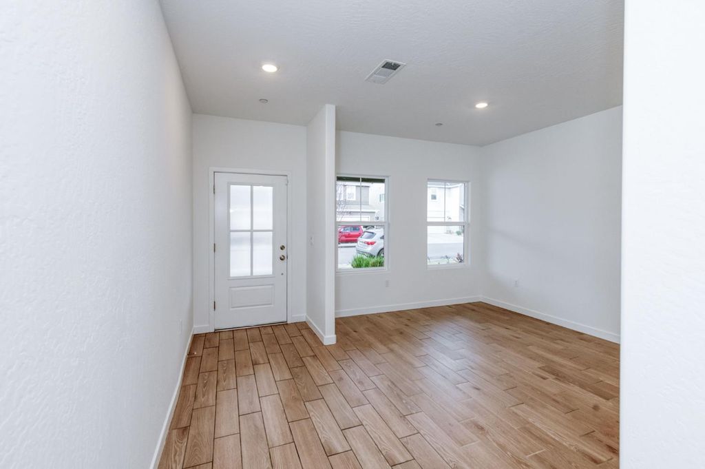 Image 9 of property listing at 7181 E Cornell, Fresno, CA 93737