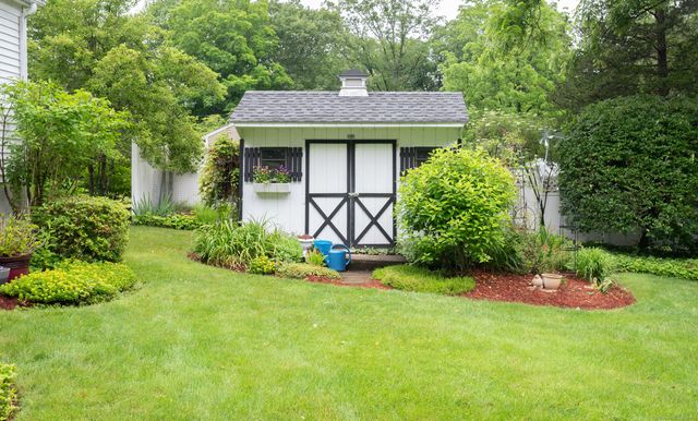 117 Long Meadow Hill Road, Brookfield, CT 06804