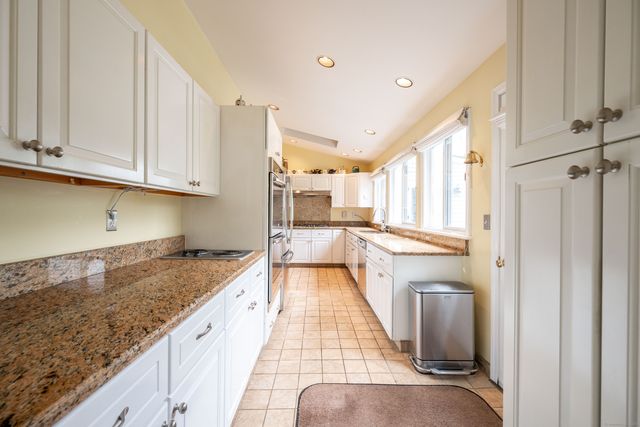 117 Long Meadow Hill Road, Brookfield, CT 06804