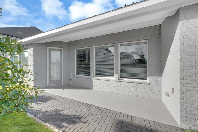 127 Chatsworth Lane, Shenandoah, TX 77384