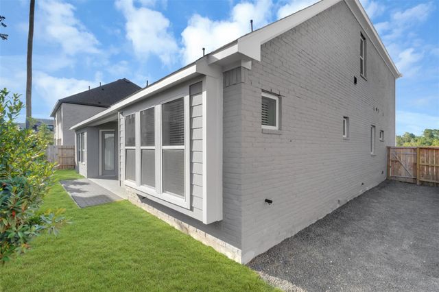 127 Chatsworth Lane, Shenandoah, TX 77384