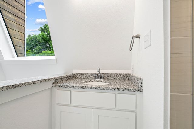 321 Oakbend Drive, Lewisville, TX 75067