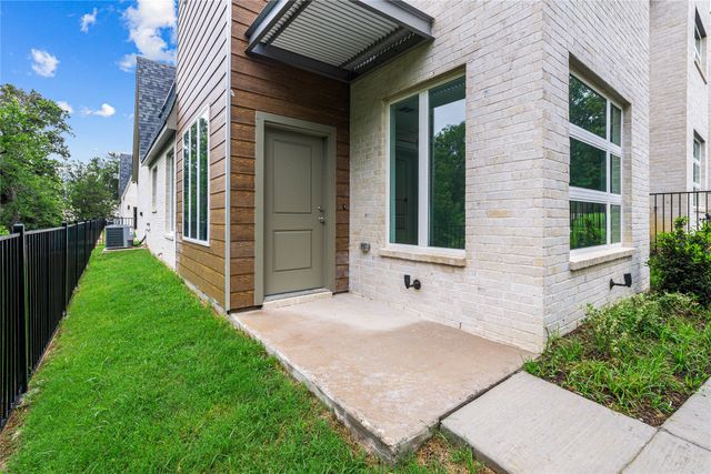 321 Oakbend Drive, Lewisville, TX 75067