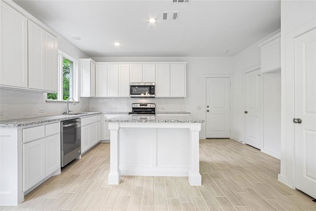 321 Oakbend Drive, Lewisville, TX 75067