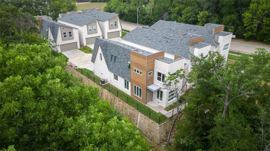 321 Oakbend Drive, Lewisville, TX 75067