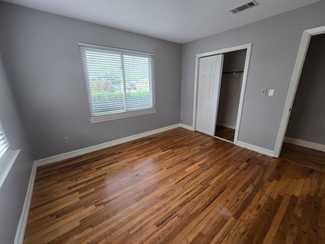 401 E Dumble Street, Alvin, TX 77511