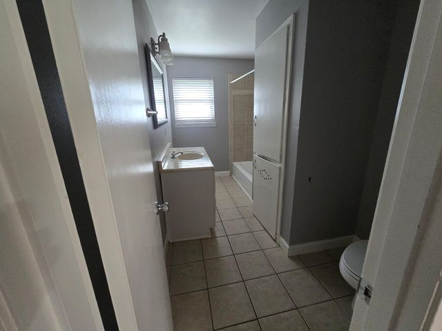 401 E Dumble Street, Alvin, TX 77511