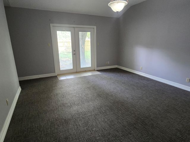 401 E Dumble Street, Alvin, TX 77511