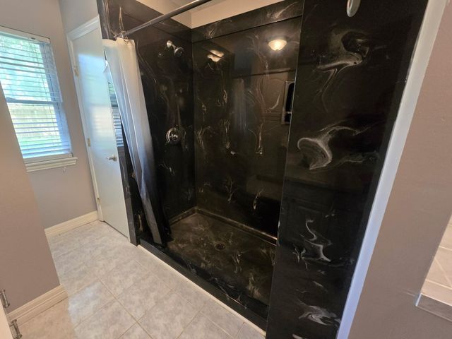 401 E Dumble Street, Alvin, TX 77511