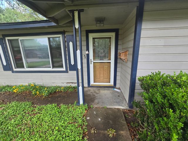 401 E Dumble Street, Alvin, TX 77511