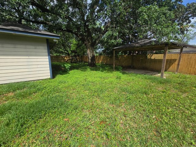 401 E Dumble Street, Alvin, TX 77511