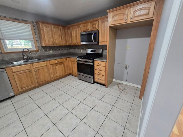 401 E Dumble Street, Alvin, TX 77511