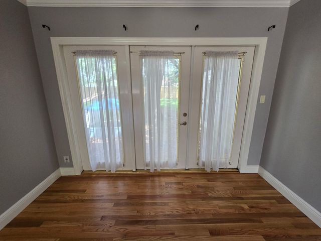 401 E Dumble Street, Alvin, TX 77511