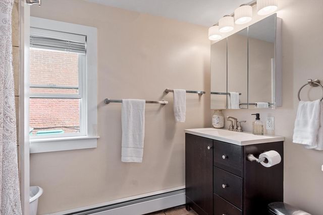 9 Cross St, Fitchburg, MA 01420