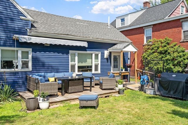 9 Cross St, Fitchburg, MA 01420