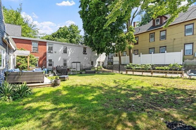 9 Cross St, Fitchburg, MA 01420