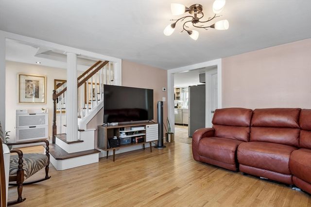 9 Cross St, Fitchburg, MA 01420