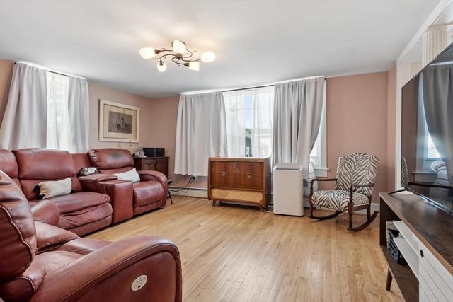 9 Cross St, Fitchburg, MA 01420