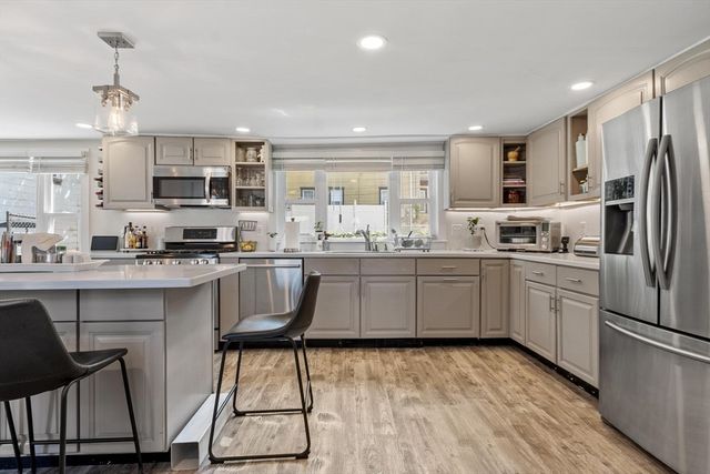 9 Cross St, Fitchburg, MA 01420